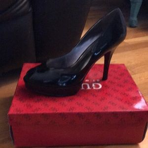 Patent leather peep-toe GUESS platform heels sz 10